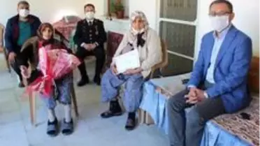 110 yaşındaki Hanım Ölmez'in Anneler Günü'nü kutladılar