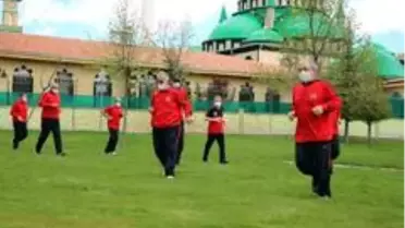 65 yaş ve üzeri vatandaşlar uzun bir aradan sonra spor yapmanın mutluluğunu yaşadı