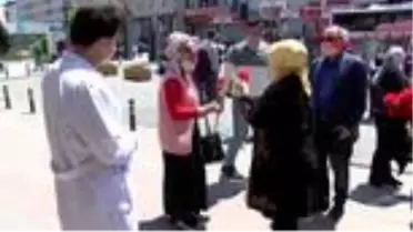 İSTANBUL 400 sağlıkçı annenin ismi Sahra Hastanesi'nin bahçesindeki fidanlara verildi