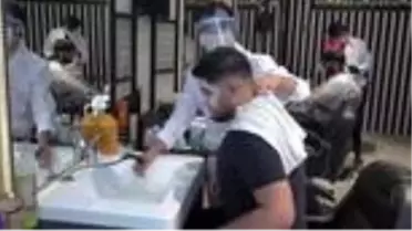 Konya'da berberlerde 'tedbirli' mesai başladı
