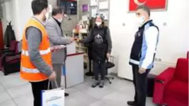 Palandöken Belediyesi berber ve kuaförleri dezenfekte etti
