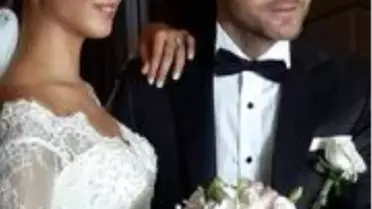 Ünlü şarkıcı 56 yaşında ikiz babası oldu!