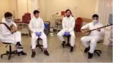 Sağlık çalışanlarının Reynmen'in şarkısını koronavirüse uyarlayarak çektiği klip alkış topladı