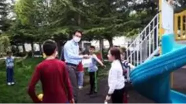 Başkan Tuna, çocukları sosyal mesafe konusunda uyardı