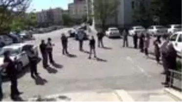 Koronavirüsü yenen sağlık personeli alkışlarla göreve başladı