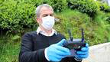 Rizeli muhtar drone ile maske dağıtıyor