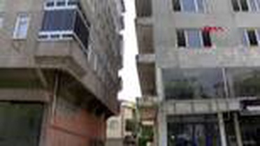 AVCILAR'DAKİ EĞRİ BİNA TEHLİKE SAÇIYOR