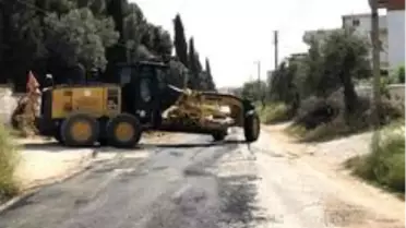 Akhisar'da yol ve yama çalışmaları sürüyor