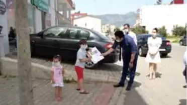 Bozyazı'da öğrencilere ödülleri evlerinde verildi