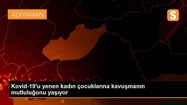 Kovid-19'u yenen kadın çocuklarına kavuşmanın mutluluğunu yaşıyor