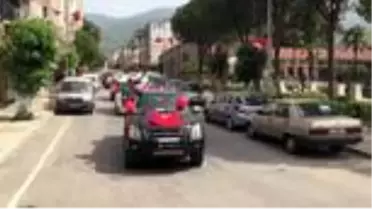 Tire'de 19 Mayıs balkonlarda kutlanıyor