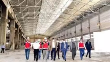 Afet Barınma Sistemleri üretimi fabrikasında inceleme