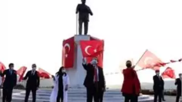 Karesi'de yer gök kırmızı beyaz