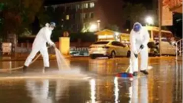 Çorlu'da cadde ve kaldırımlar köpüklü suyla yıkandı
