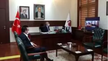 Vali Çakacak sağlıçılarla video konferans görüşmesi yaptı