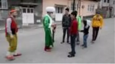 Türk Kızılay, bayramda çocukları 'Nasreddin Hoca' ve 'Keloğlan' ile sevindirdi