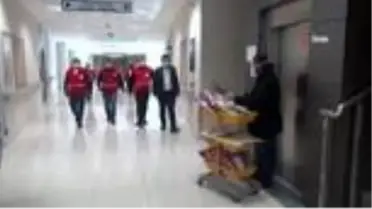 Türk Kızılayı ekipleri hasta çocukları unutmadı