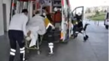 Yükledikleri sulama borularının altında kaldılar