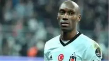Beşiktaş'ta kalmak isteyen Atiba, yönetimin sunduğu 200 bin euroluk teklife şaşırdı
