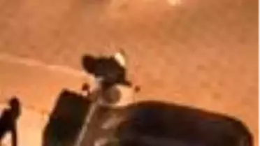 Genç kızların sokak ortasında saç saça baş başa kavgası