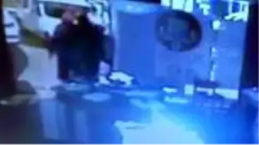 GSM operatörü mağazasındaki hırsızlık güvenlik kamerasınca görüntülendi