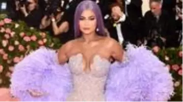 Dolandırıcılıkla suçlanan Kylie Jenner, menajerliğini yapan annesini işten kovdu