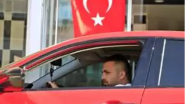Piyango milyoneri Murat Tokmak'ı binlerce kişi takibe aldı