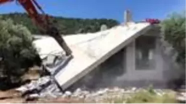 MUĞLA Dünyaca ünlü koydaki kaçak yapı yerle bir edildi