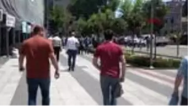 Trabzon'da sosyal mesafeli cuma namazı
