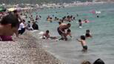 Kısıtlamanın kaldırılmasının ardından sahiller çocuklarla doldu
