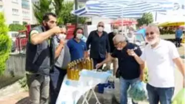 Avukat pazarda enginar pişirip halka ikram etti