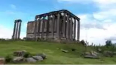 Yeşile bürünen Aizanoi Antik Kenti'nin gecesi ayrı gündüzü ayrı güzel