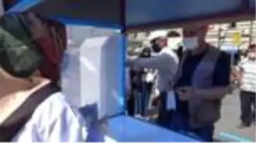 Son dakika haber... Diyarbakır'da vakalar artınca üretici, vatandaşlara ücretsiz maske dağıttı