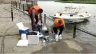 Çevre ve Şehircilik İl Müdürlüğüne bağlı ekipler Haliç'ten numune aldı