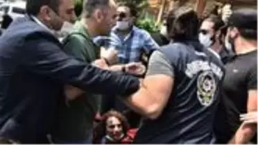 Demokrasi yürüyüşünde ortalık karıştı, HDP'li vekil TOMA'nın önüne geçti