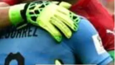 Luis Suarez'den Muslera'ya geçmiş olsun mesajı