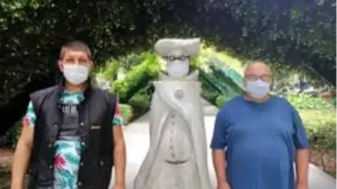 Taksiciler heykele maske taktı