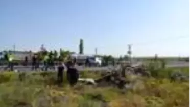 Otomobilin çarptığı traktör, ikiye bölündü: Dede öldü, torunu ve 2 kişi yaralı