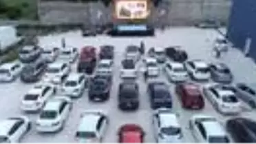 Avukatlara arabalı konser ve sinema gösterimi