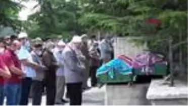 KONYA Kazada ölen anne ve kızı son yolculuğuna uğurlandı