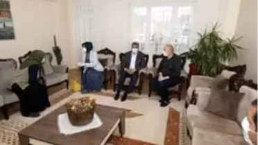 Vali Bilmez ve eşi, şehit babalarını yalnız bırakmadı