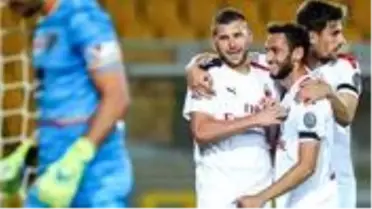 Hakan Çalhanoğlu, Milan'ın 4-1 kazandığı maçta yaptığı asistlerle izleyenleri büyüledi