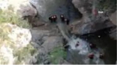 Sel sularına kapılıp kaybolan Derya'yı arama çalışmaları böyle görüntülendi