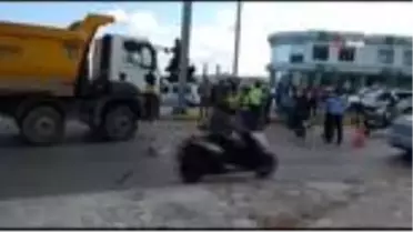 Bacağı hafriyat kamyonunu altında kaldı, ölümden son anda kurtuldu