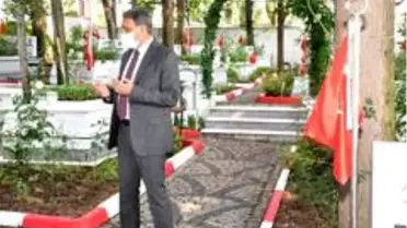 Vali Şıldak Şehitliği ziyaret etti