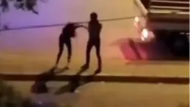 Cadde ortasında kadına şiddet, cep telefonuyla görüntülendi