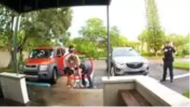 Doğum sancısına dayanamayan kadın kliniğin otoparkında doğurdu