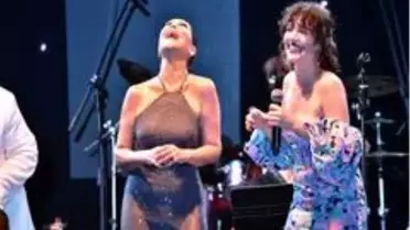 Hülya Avşar sahnelere geri döndü
