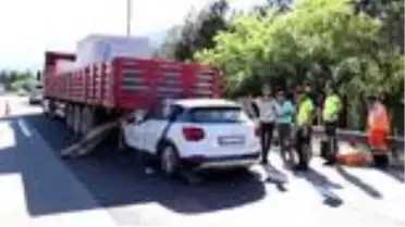 Son dakika haberi: Tır ile çarpışan otomobildeki baba ve kızı yaralandı - ADANA