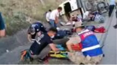 Yolcu minibüsü devrildi: 16 yaralı